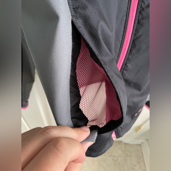 Under Armour • Running Rain Jacket • M - Picture 4 of 9